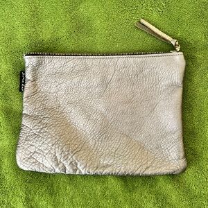 Zina Kao Makeup Bag in Metallic Silver